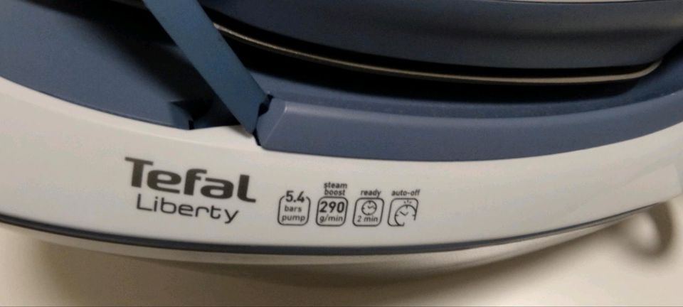 Tefal Liberty SV 7020 Dampf Bügeleisen in Herne