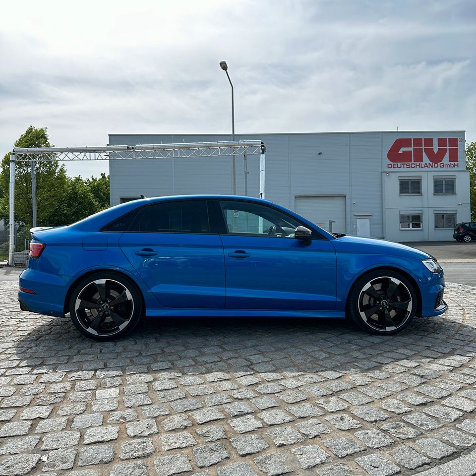 Audi RS3 8V FL | Top Zustand! | Audi Gebrauchtwagen Garantie! in Nürnberg (Mittelfr)