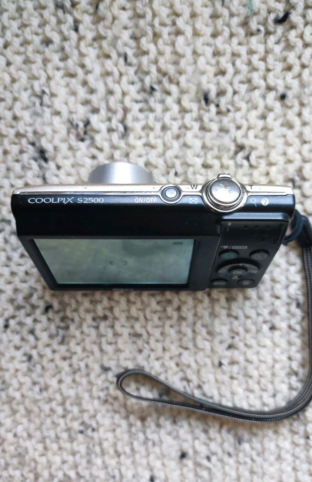 Nikon COOLPIX S2500 Digitalkamera Y2K Digi Cam Kompaktkamera in Gelsenkirchen