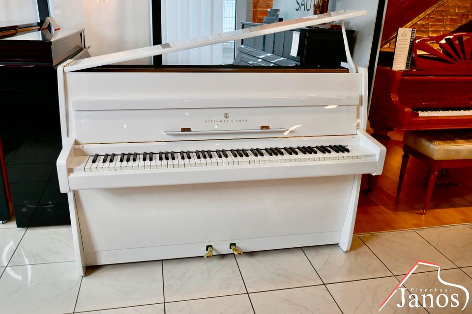 Steinway & Sons Klavier ✱ Modell F-104 ✱ Hamburger Produktion in Königsbrunn