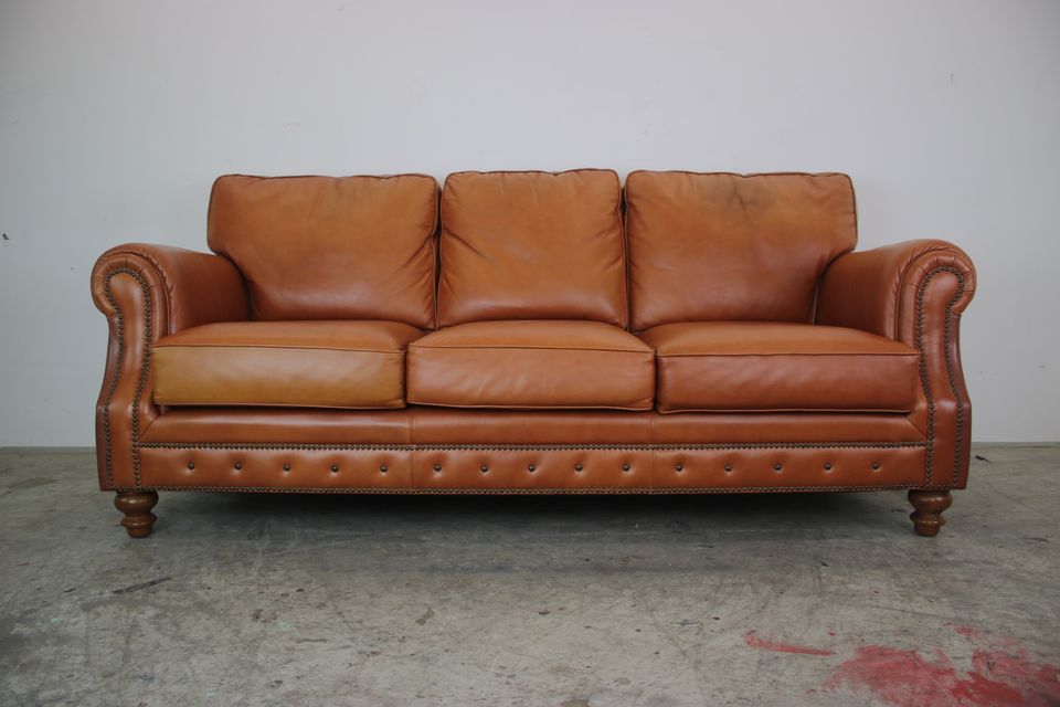 Prächtige Englische Leder Couch in Cognac Dreisister Sofa in Berlin