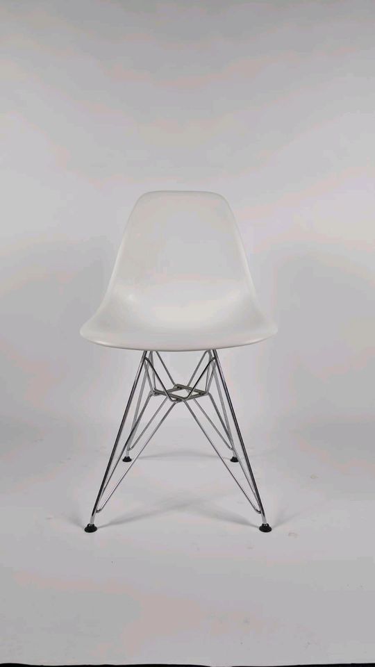 Vitra Charles Eames DSR Plastic Chair Stuhl Design in Schüttorf