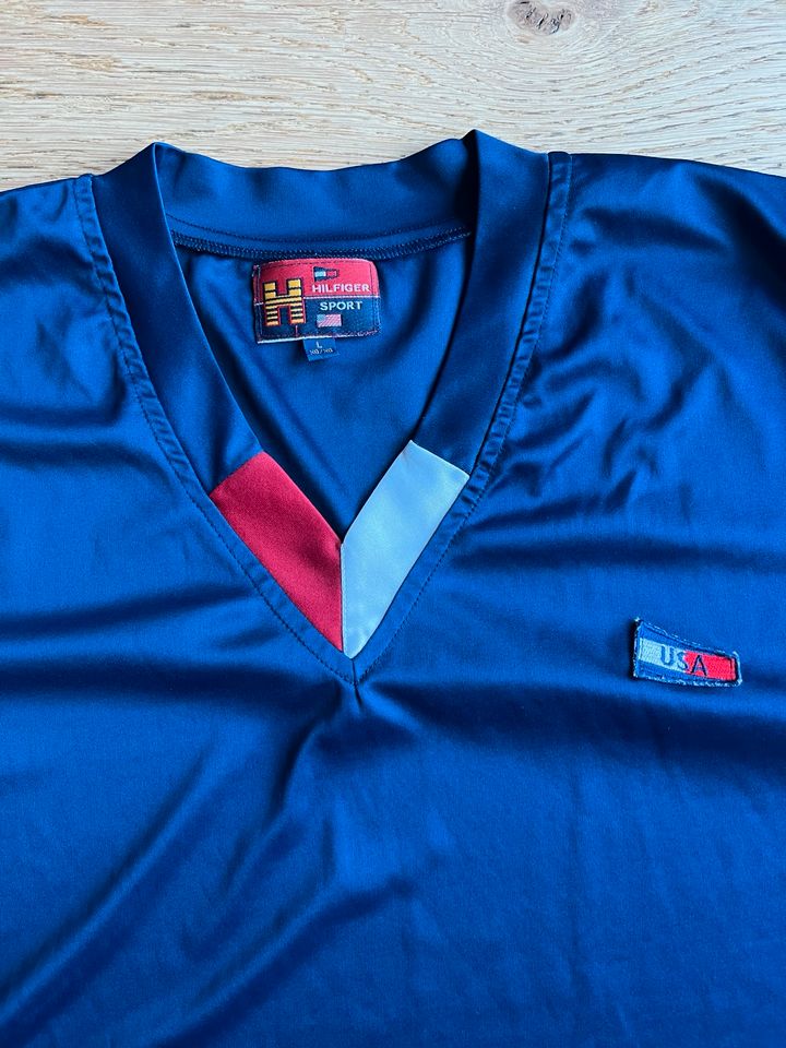 Hilfiger Sport USA T-Shirt Gr.L Vintage in Duisburg