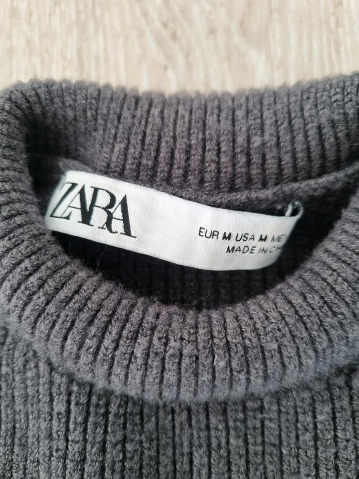 Zara Kurz-Pullover Gr. M in Idstein