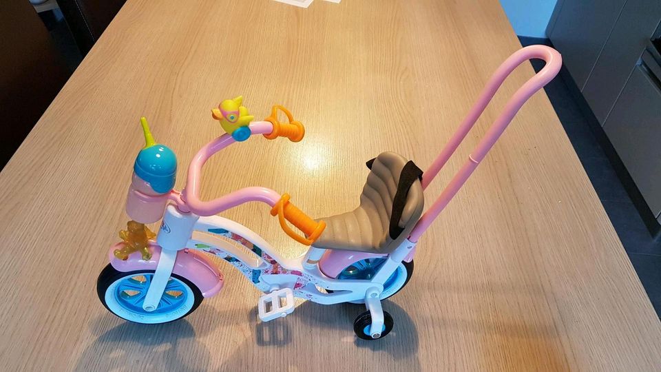 Tolles Baby born Fahrrad mit Trinkflasche, Helm und Fahrradsitz in Ochtendung