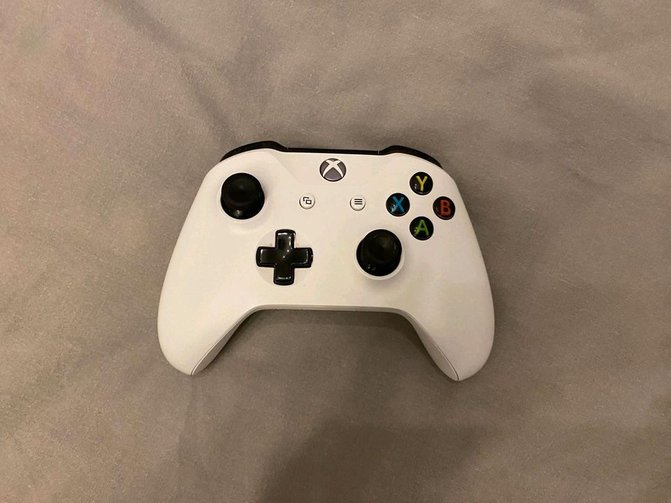 Xbox One X 1 Terabyte mit Elite Controller in Duisburg