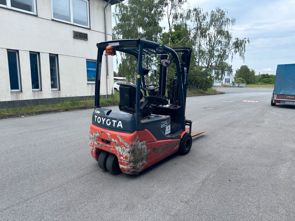 Toyota 8FBET20 2Ton Elektro Gabelstapler 3300mm Hub. 2000kg in Düsseldorf