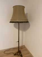 Vintage Stehlampe mit Lederhaut Lampenschirm und Messinggestell Hessen - Limburg Vorschau