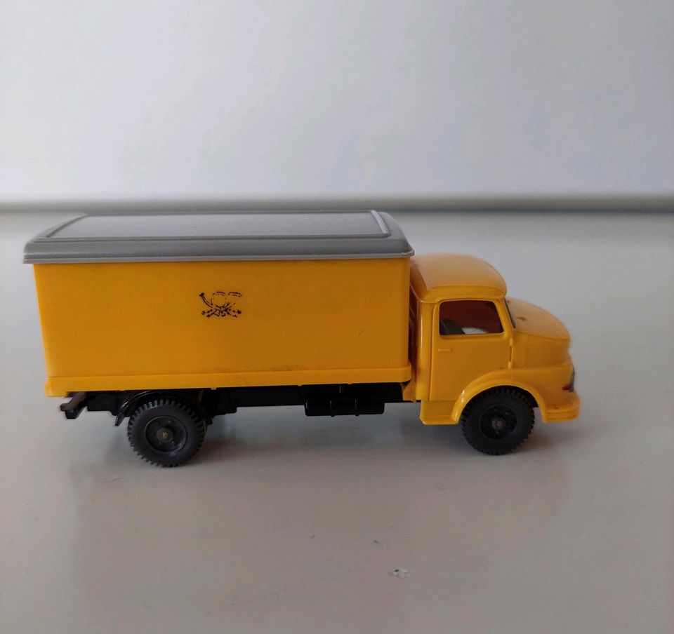 Wiking Mercedes Koffer LKW 520/22 Post gelb Horn Folie 1969-73 in Leutenbach