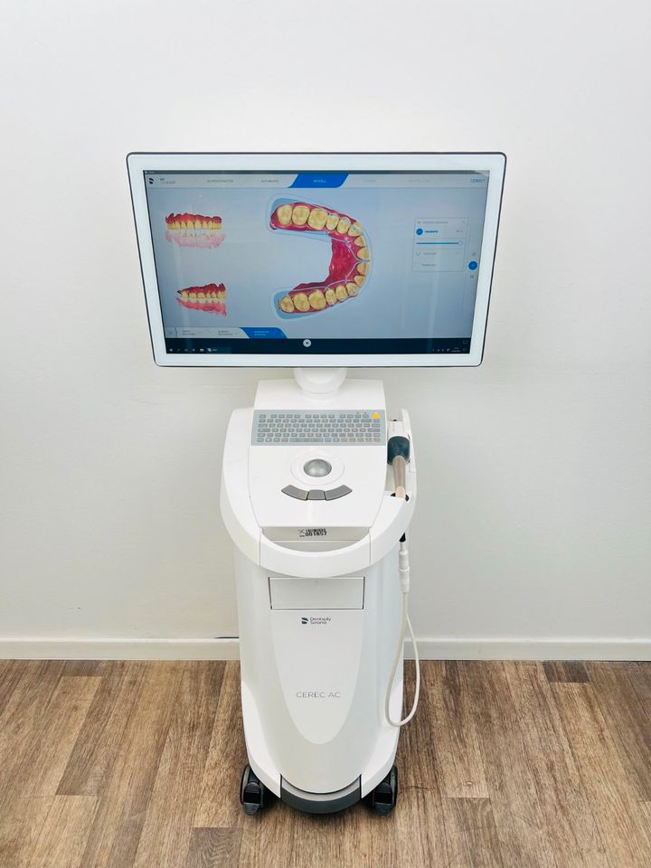 Dentsply Sirona CEREC Omnicam Baujahr 2018 inkl. 24" Touchmonitor MWI001857 in Langenhagen