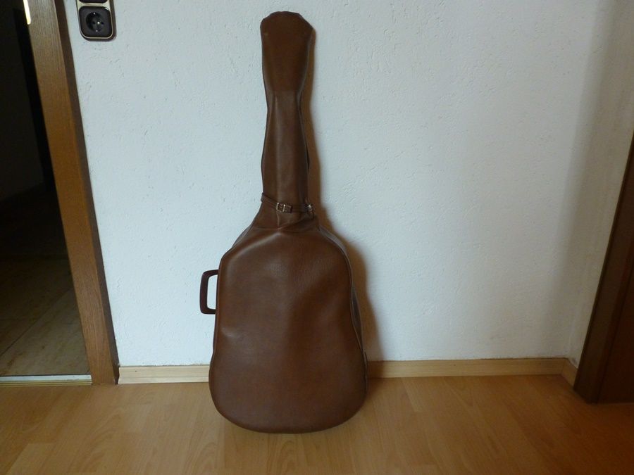 Wandergitarre mit gepolsterter Tasche wenig bespielt in Fischach