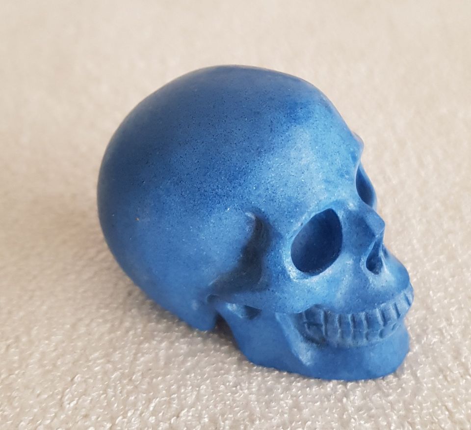 süßer blauer Stein Schädel * Skull Totenkopf * in Berlin