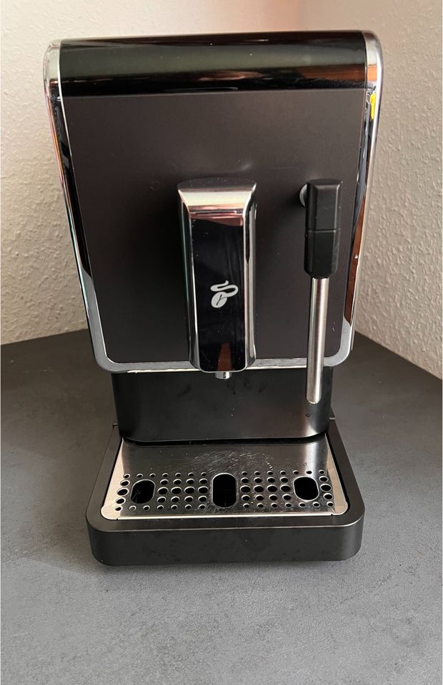 Kaffeevollautomat Tchibo Experto Latte in Essen