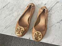 Tory Burch Damen Ballerina Ballerinas Leder beige Gold 40 Hessen - Limburg Vorschau
