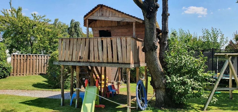 Robinienstämme Stelzenhaus Spielhaus Spielturm Piratenschiff in Dülmen