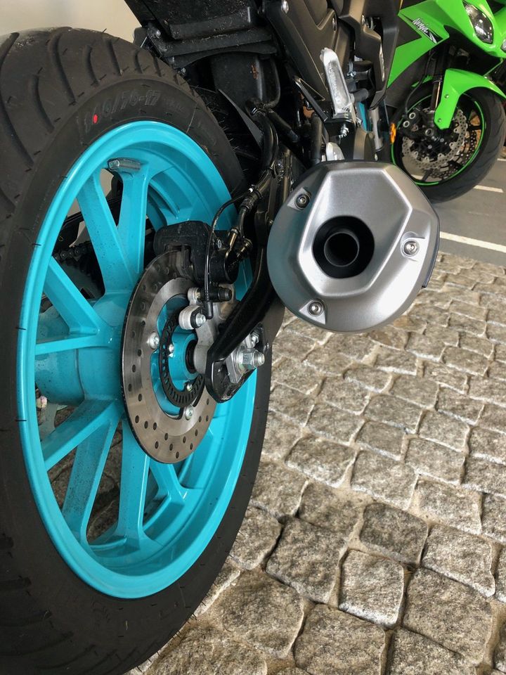 Yamaha MT125 CYAN STORM, SUPER ZUSTAND GARANTIE WENIG KM in Malchin