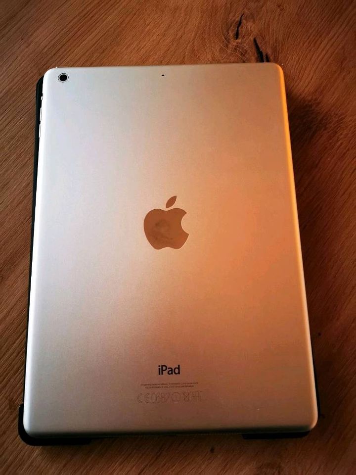 Apple Ipad Air 1. Generation 16 GB Silber in Brilon