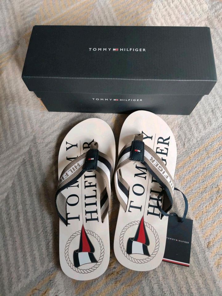 Hilfiger Flip Flops Herren Größe 42 in Strausberg