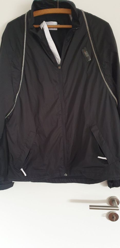 Original TAO Laufjacke Gr. 52 in Mettmann