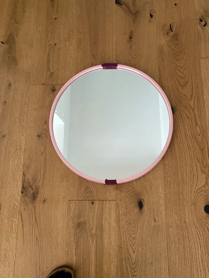 Spiegel rund rosa retro in Köln