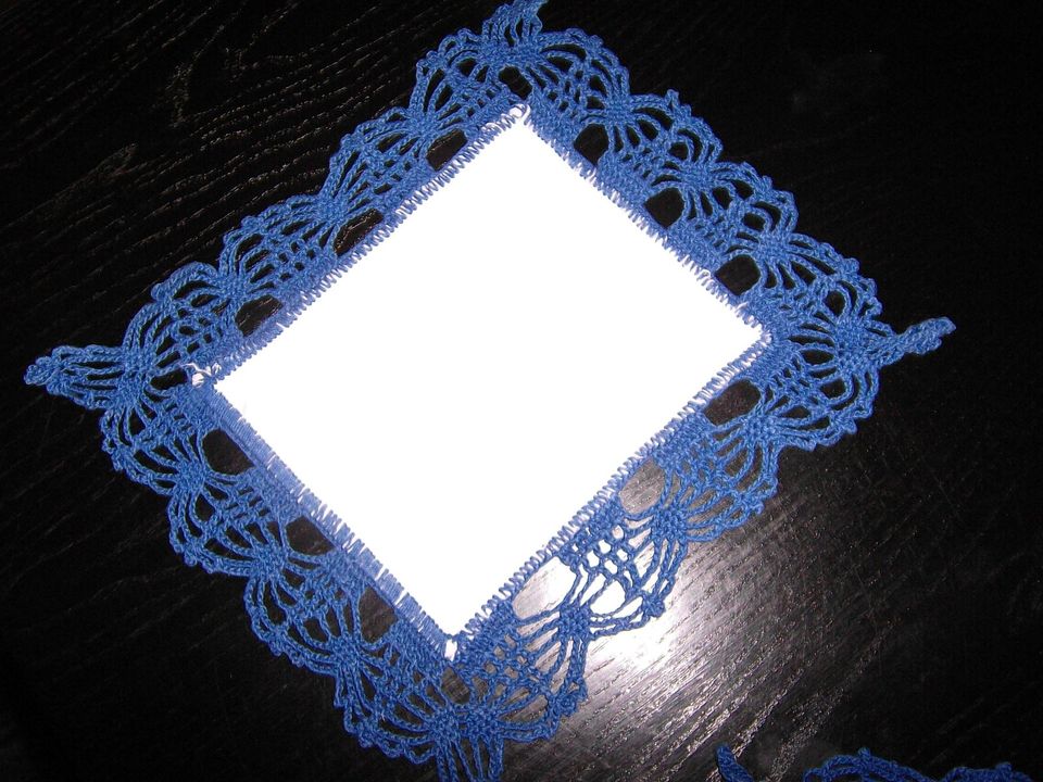 2x Deckchen Decke Stoff weiß mit blauer Häkelborte zusammen 2€ in Lünen
