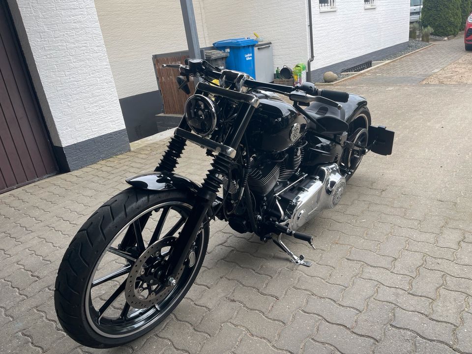 Harley Davidson Breakout (Finanzierung über Santander Möglich) in Gifhorn