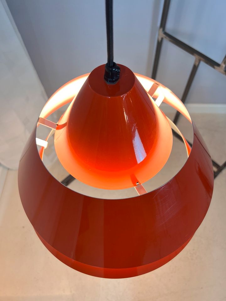 Jo Hammerborg für Fog & Morup "Red Zone" Hängelampe Metall rot Dänische Mid Century Ära Küchenlampe Esstischlampe Deckenlampe Designerlampe Rarität Seltenheit Klassiker in Berlin