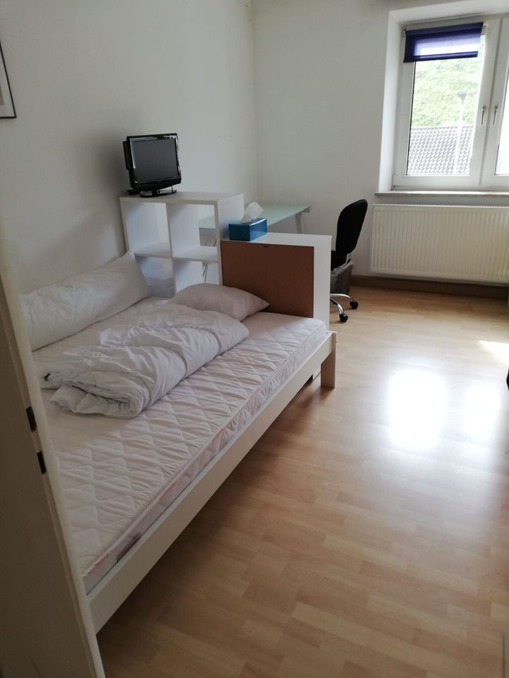 möbliertes Zimmer in 3er-Mädels-Studentinnen-WG in Passau