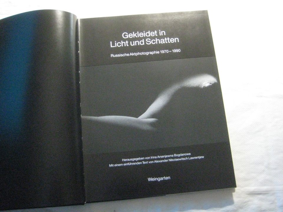Gekleidet in Licht und Schatten - Aktfotografie 1970-1990 in Saarbrücken