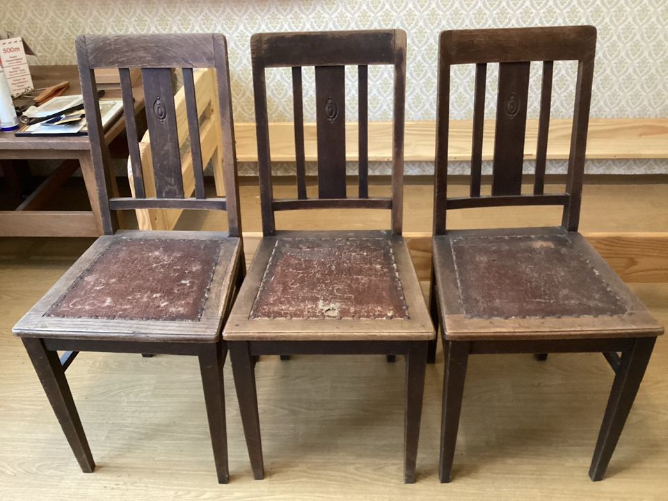Holzstühle massiv Vintage zum aufarbeiten Abholung bis 01.06. in Pfatter