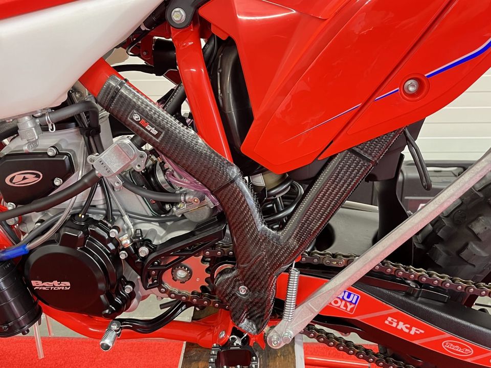 Carbon Rahmenschutz für BETA RR 125 200 250 300 350 390 430 480 in Bayern -  Olching, Motorradteile & Zubehör