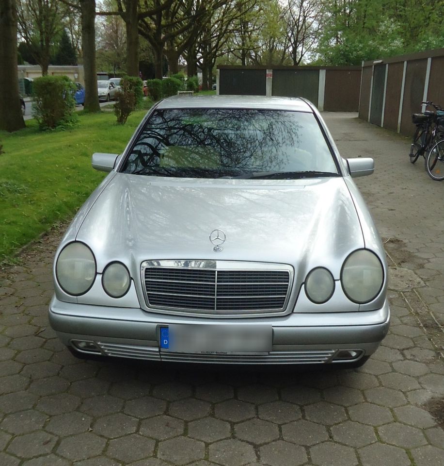 Mercedes Benz E 200 Benzin, Baureihe W 210 Eleganc in Hamburg