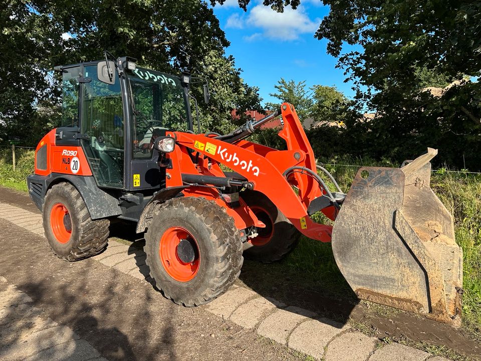 Kubota R90 Radlader Minibagger Hoflader Schlepper in Norderheistedt