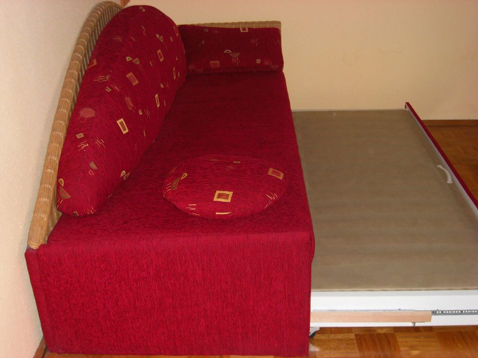 Sofa mit Schlaffunktion, Gästebett in Keltern