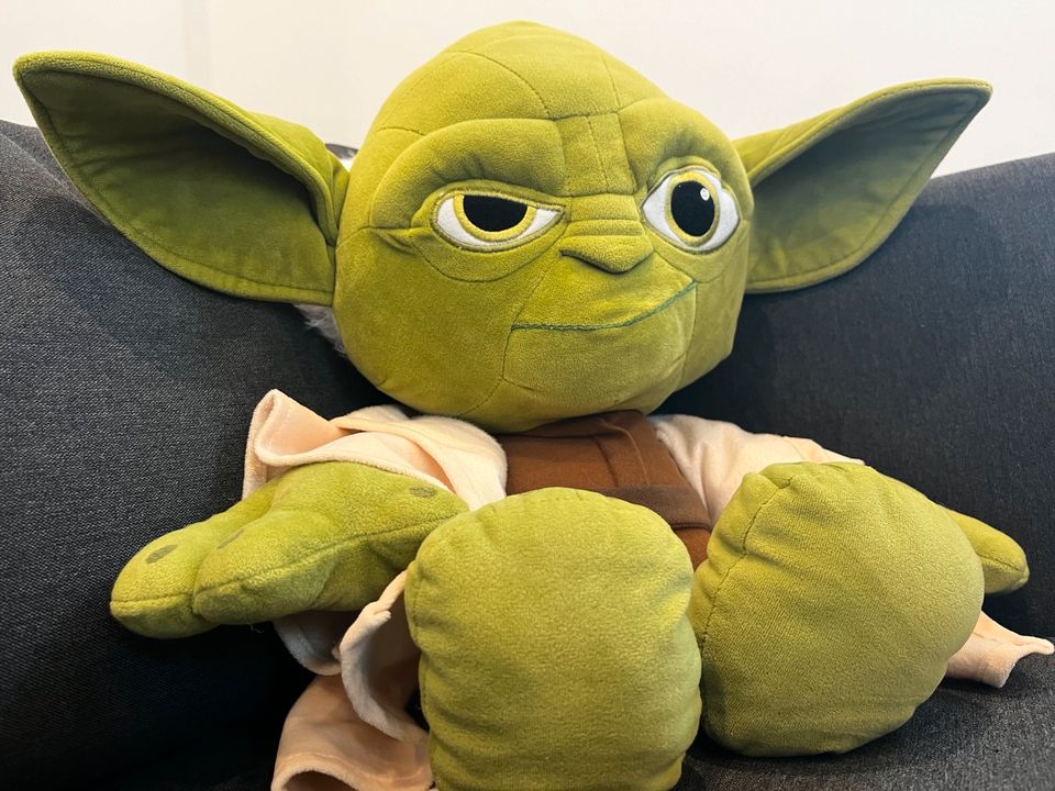 Orig. Yoda Star Wars Plüschtier Kuscheltier Stofftier 50cm Lucas in Eltville