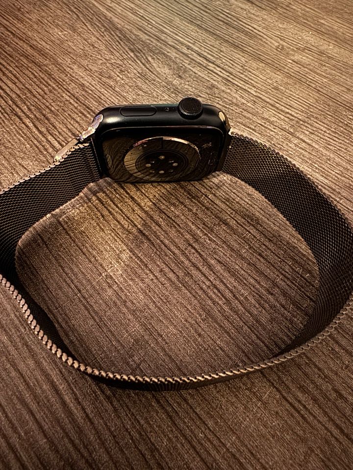 Apple Watch Series 7 45mm Milanaise Armband in Stuttgart