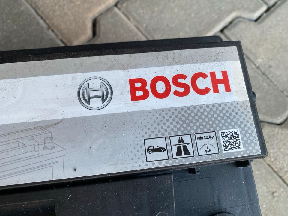 Bosch Autobatterie 90Ah, Starterbatterie in Wangen im Allgäu