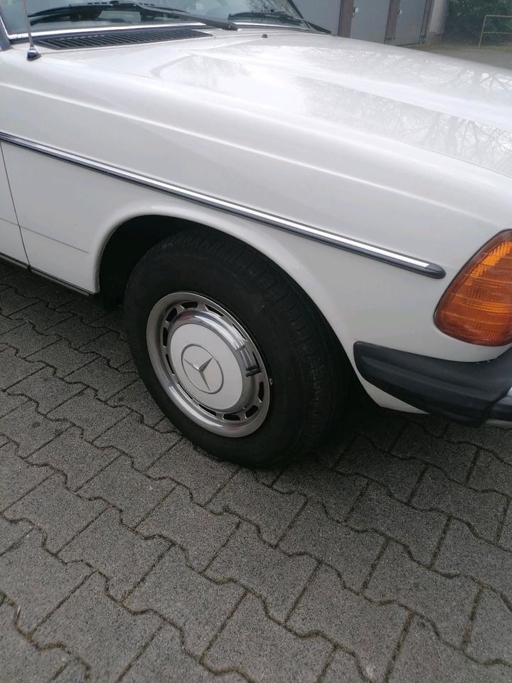 Mercedes E-Klasse 123 bj Dez 1984 Garagenwagen in Recklinghausen