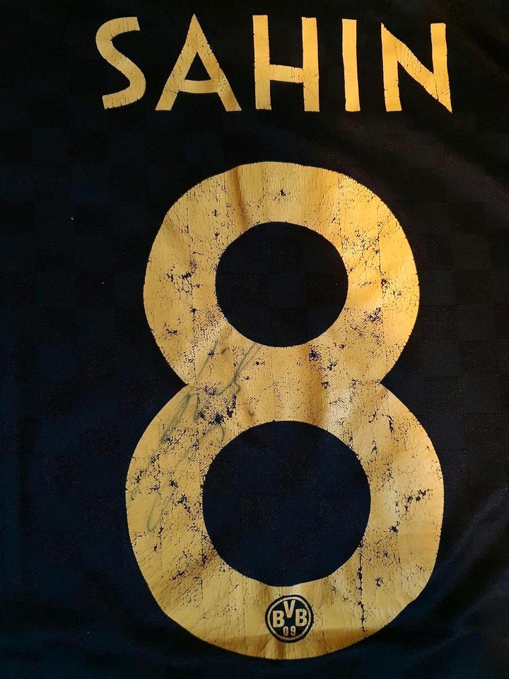 BVB Dortmund Trikot (von Sahin handsigniert!) in Magstadt