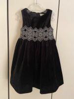 Kleid, Festtagskleid, schwarz mit Perlen, Größe 104 Berlin - Schöneberg Vorschau