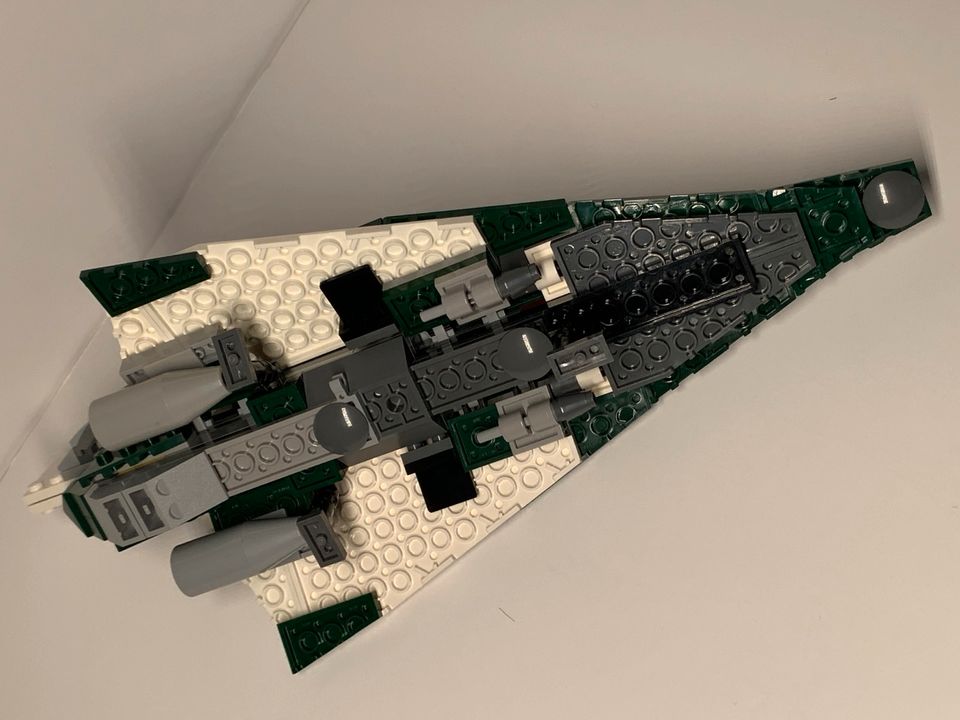 LEGO Star Wars 9498 Saesee Tiins Jedi Starfighter in Teltow