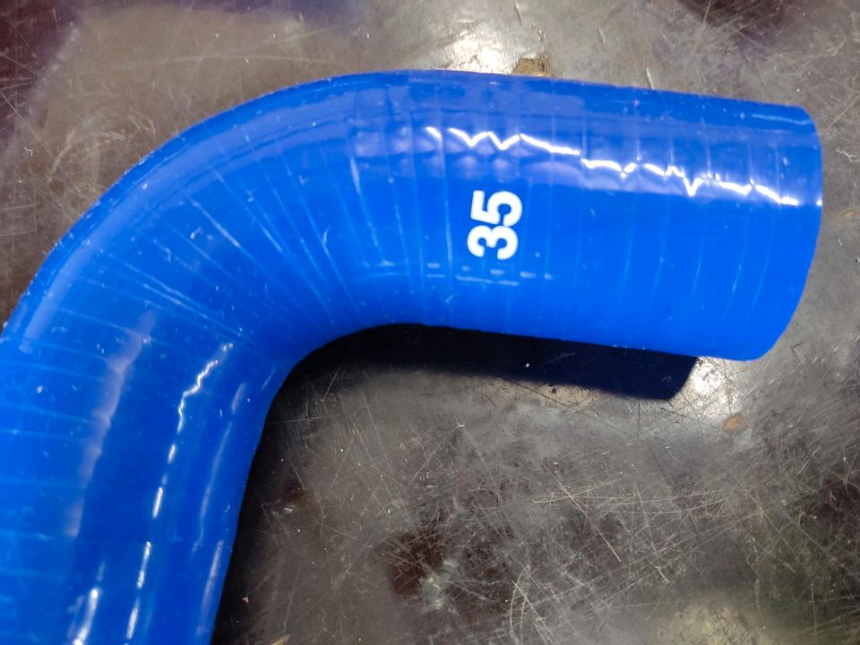 Blaue Silikon Kühlerschläuche, innen 35 mm mit Messingtüllen in Wadgassen