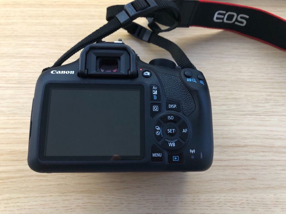 Canon EOS 1300D mit viel Zubehör in Bergisch Gladbach