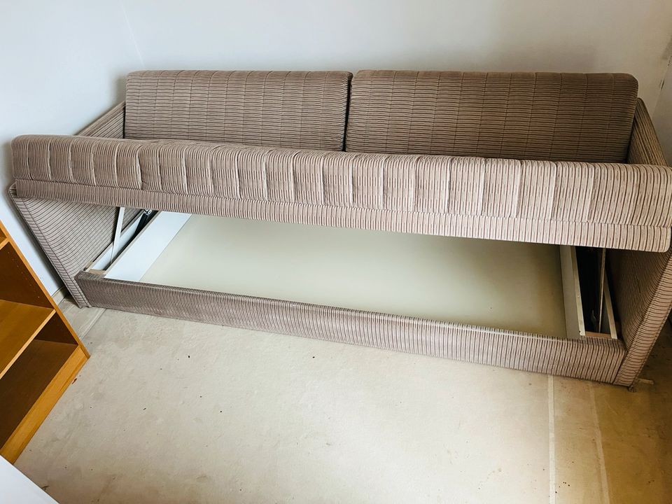 Schlafcouch / Couch aus Wohnungsauflösung in Greiling