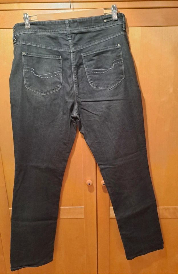 Brax Jeans Mary Glam Gr. 46 blau sehr guter Zustand in Immenstadt