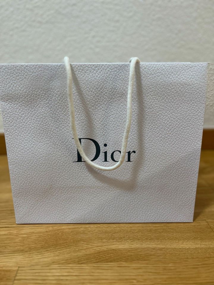 LV, Cartier, Omega,Hermes, Burberry, Dior und Bally Tüten/Kartons in Böblingen