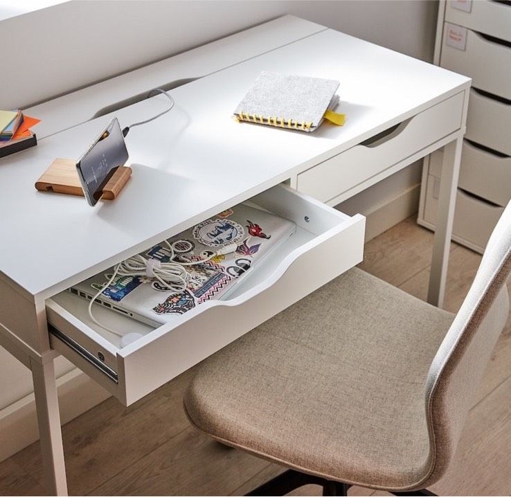 IKEA Schreibtisch mit Schreibtischstuhl in Essen