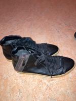 schwarze Sneaker Bayern - Heidenheim Mittelfr Vorschau