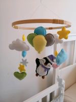 Baby Mobile Pinguin mit Luftballons bunt Tiere Filz Handarbeit Kreis Pinneberg - Uetersen Vorschau