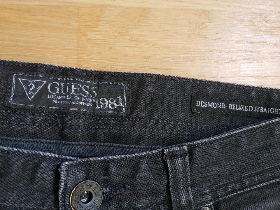 Guess Jeans Herren Größe L Desmond Relaxed Straight 88cm Bund in Wiesbaden